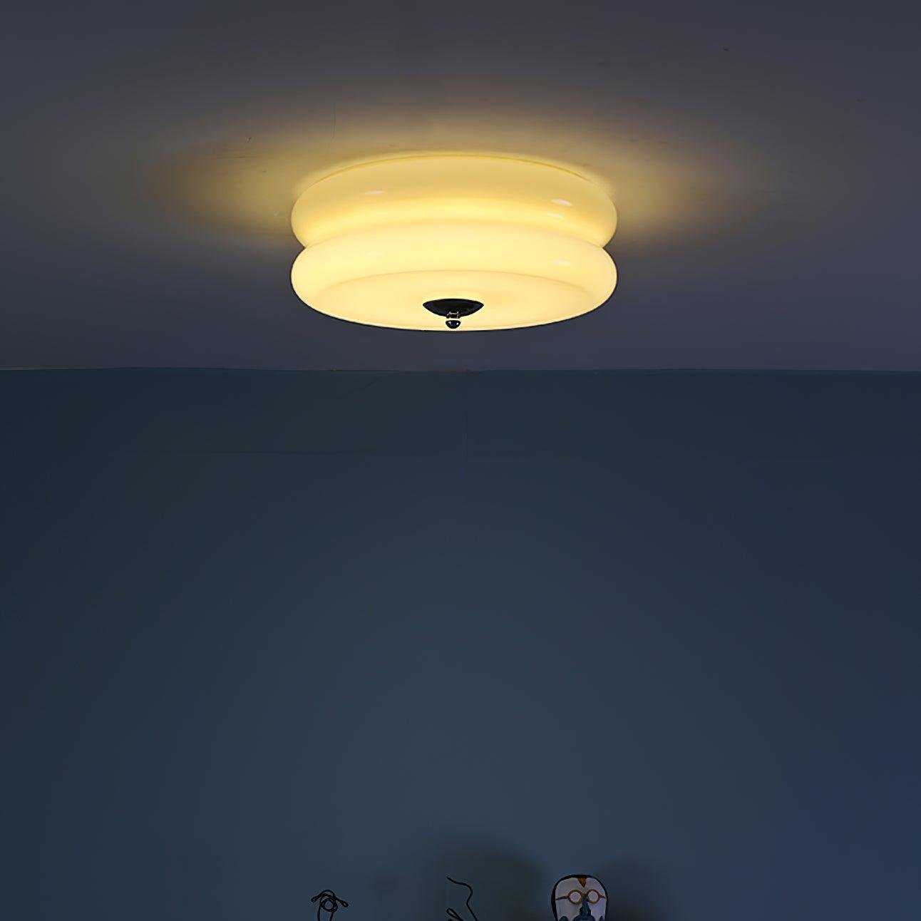 Messing & Creme Glas Deckenleuchte | Halbmontierte Retro Lampe