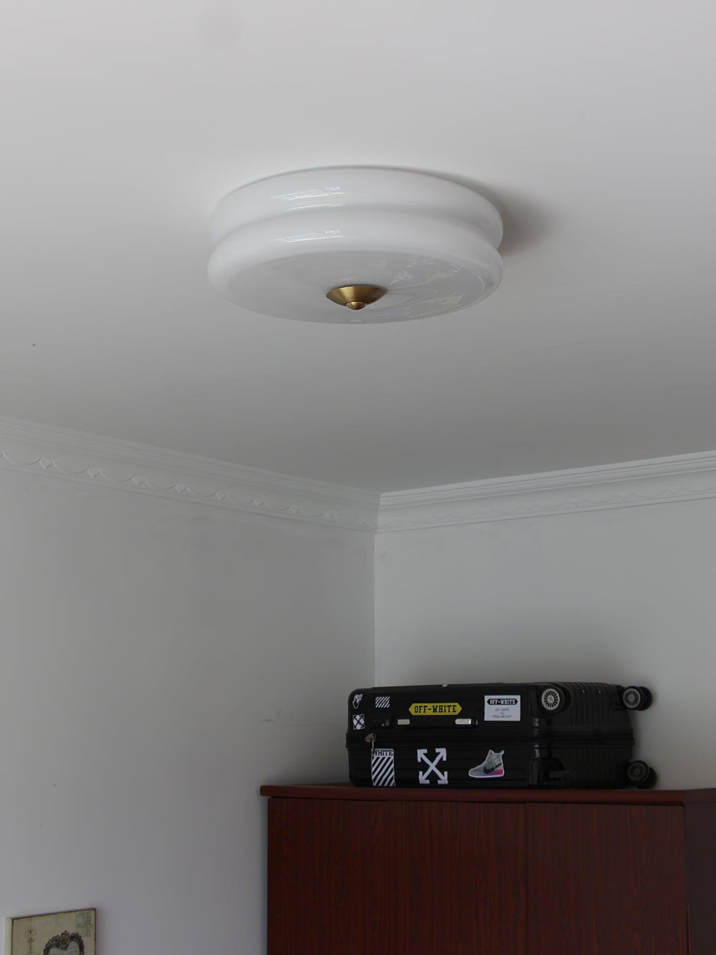 Messing & Creme Glas Deckenleuchte | Halbmontierte Retro Lampe