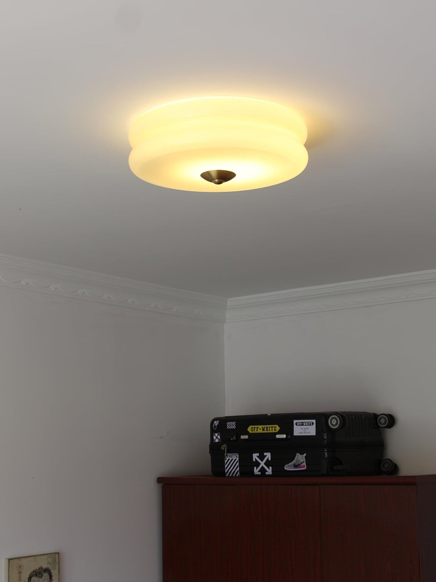 Messing & Creme Glas Deckenleuchte | Halbmontierte Retro Lampe