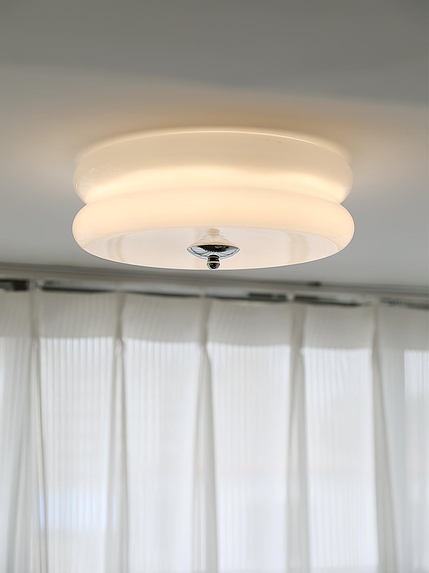 Messing & Creme Glas Deckenleuchte | Halbmontierte Retro Lampe