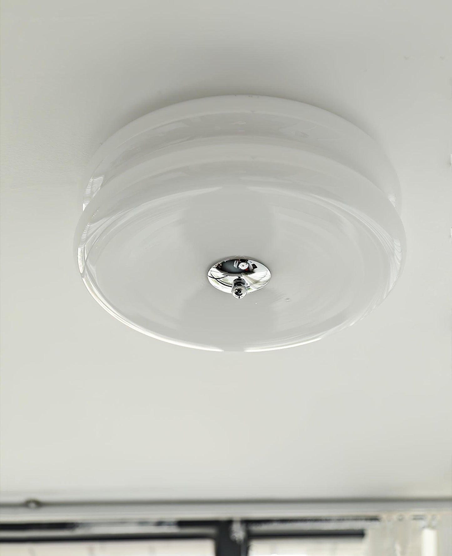 Messing & Creme Glas Deckenleuchte | Halbmontierte Retro Lampe