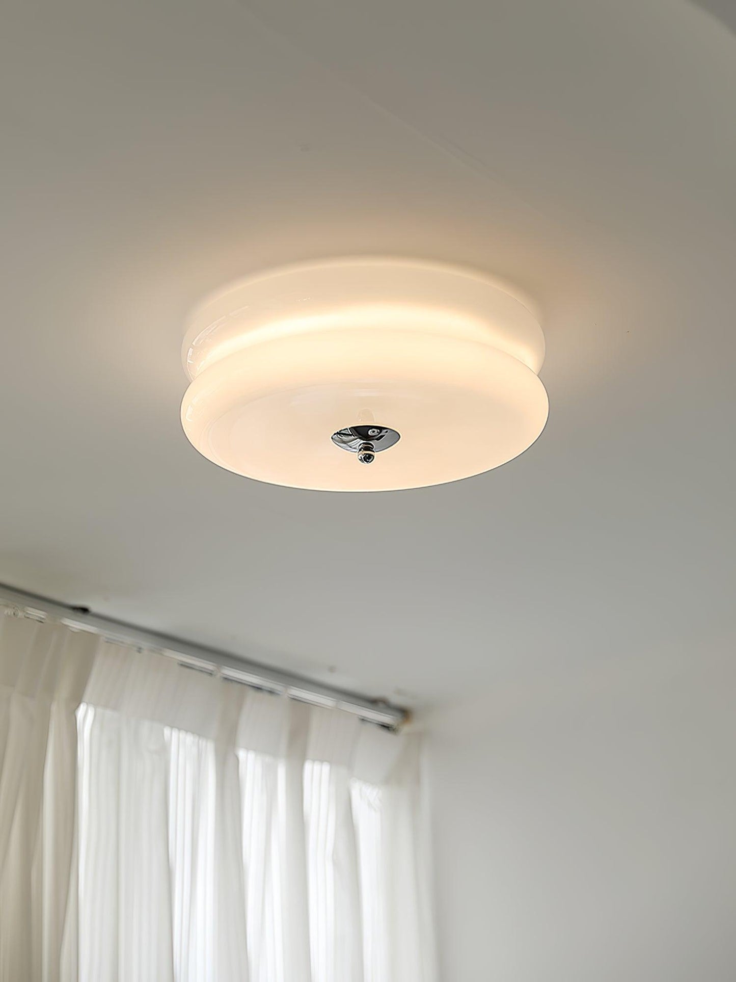 Messing & Creme Glas Deckenleuchte | Halbmontierte Retro Lampe