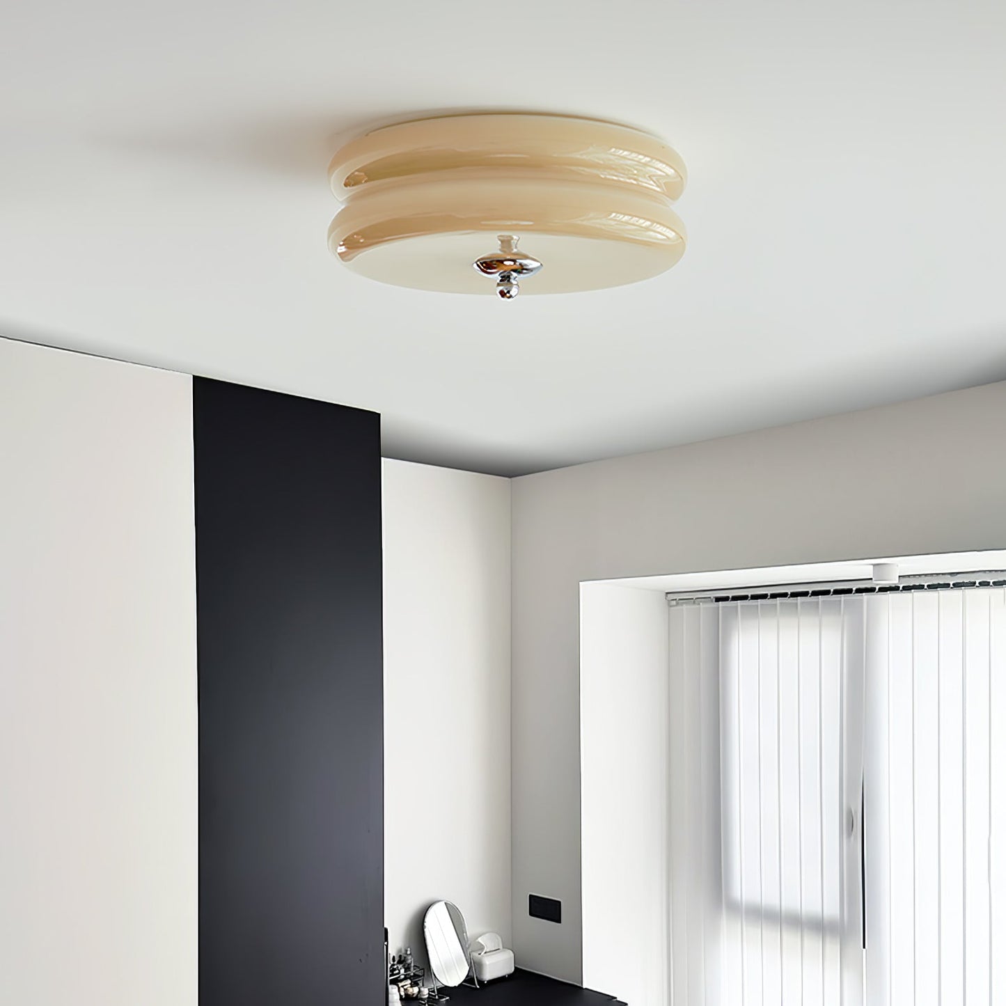 Messing & Creme Glas Deckenleuchte | Halbmontierte Retro Lampe