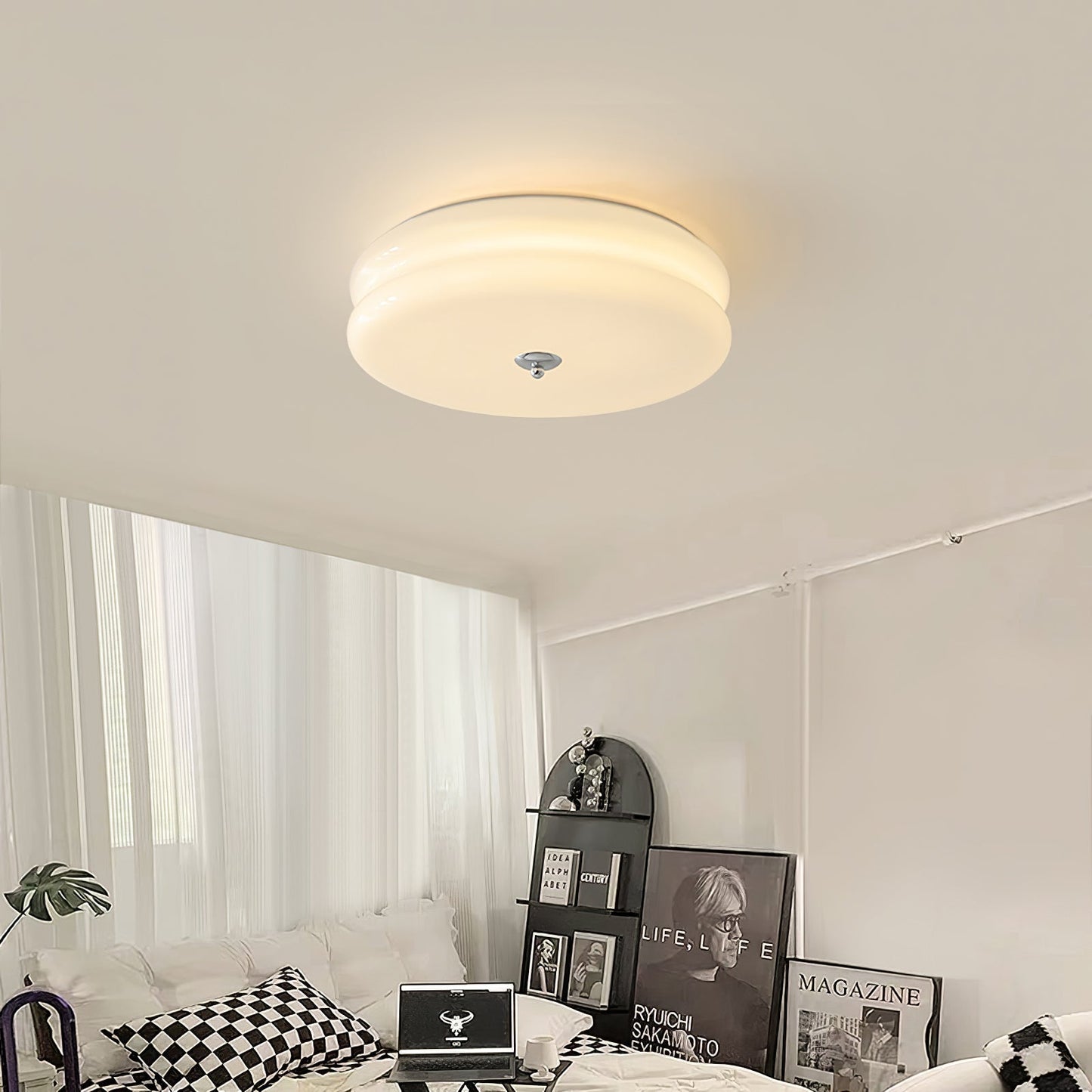 Messing & Creme Glas Deckenleuchte | Halbmontierte Retro Lampe