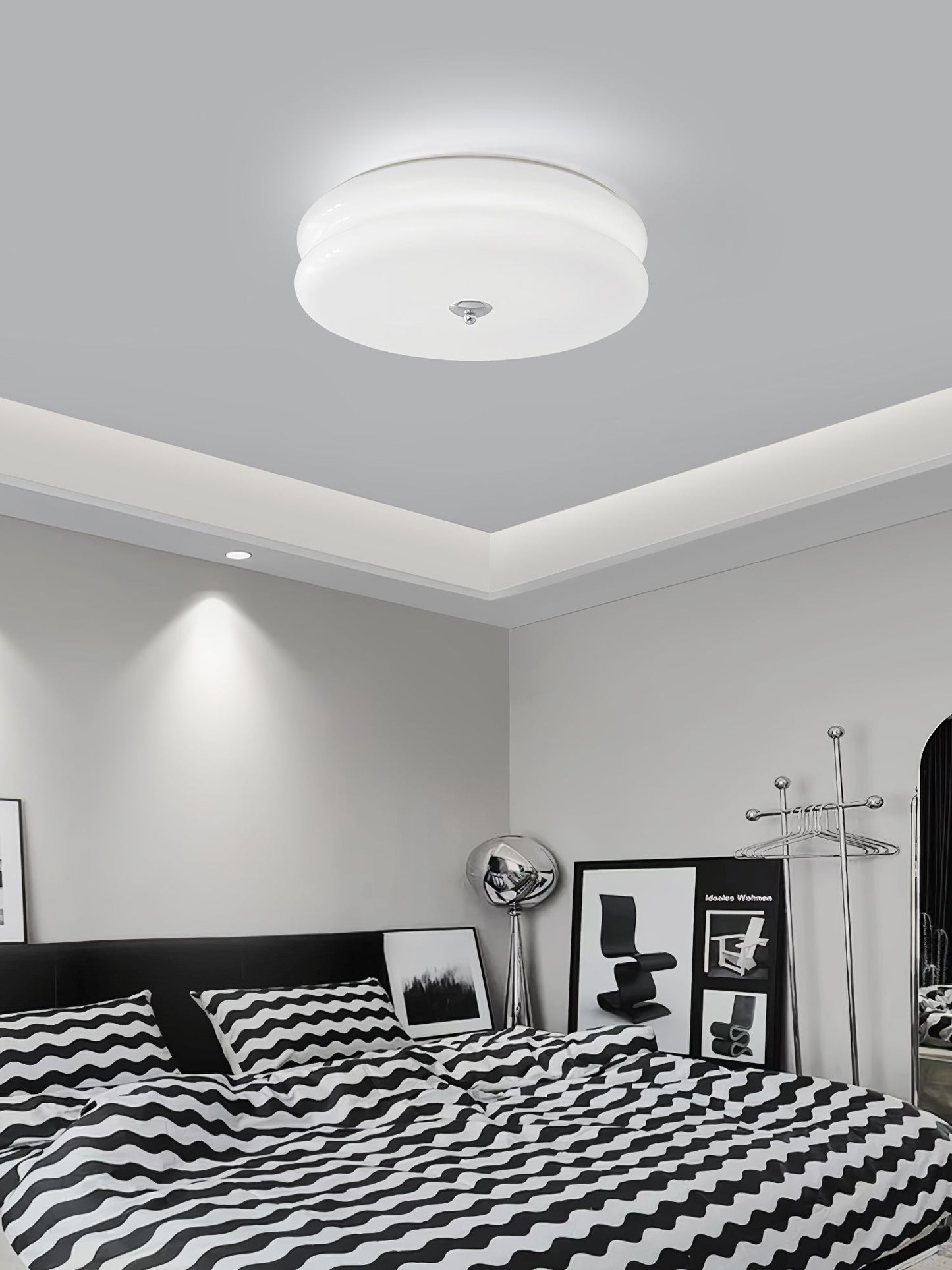 Messing & Creme Glas Deckenleuchte | Halbmontierte Retro Lampe