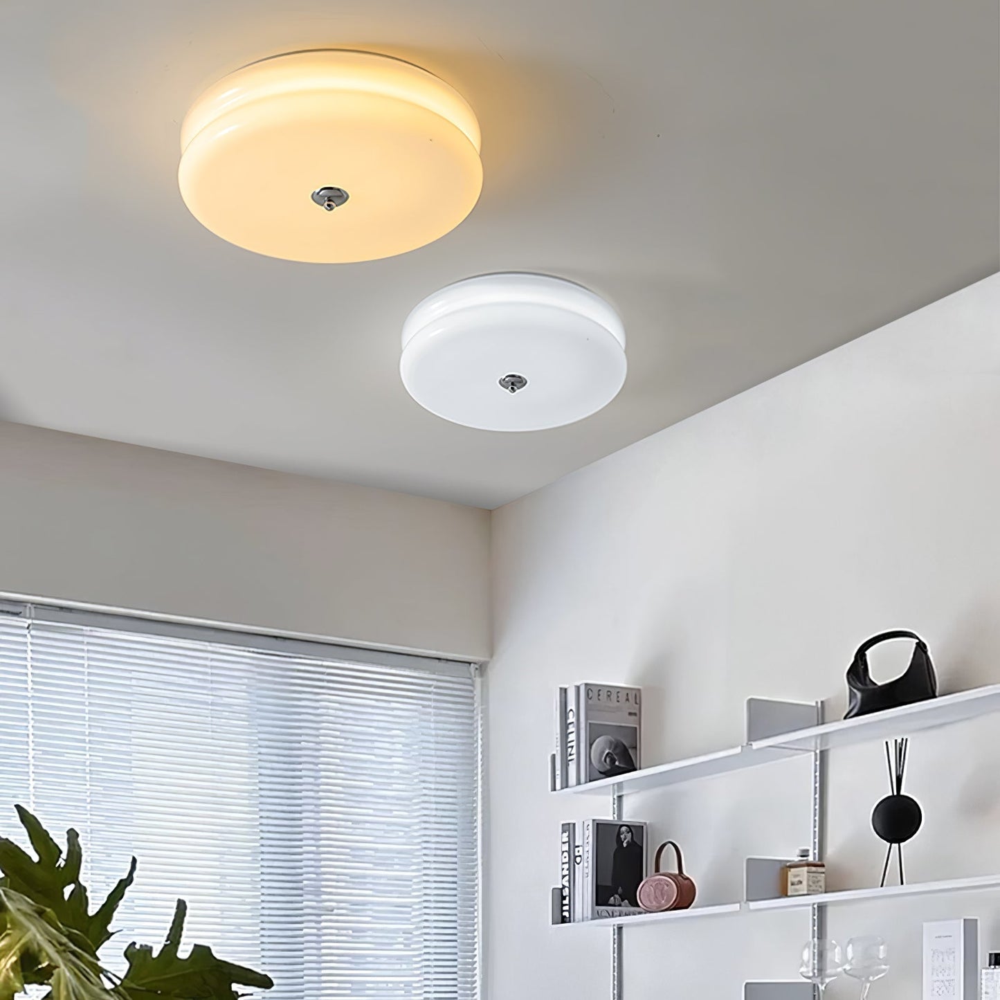 Messing & Creme Glas Deckenleuchte | Halbmontierte Retro Lampe