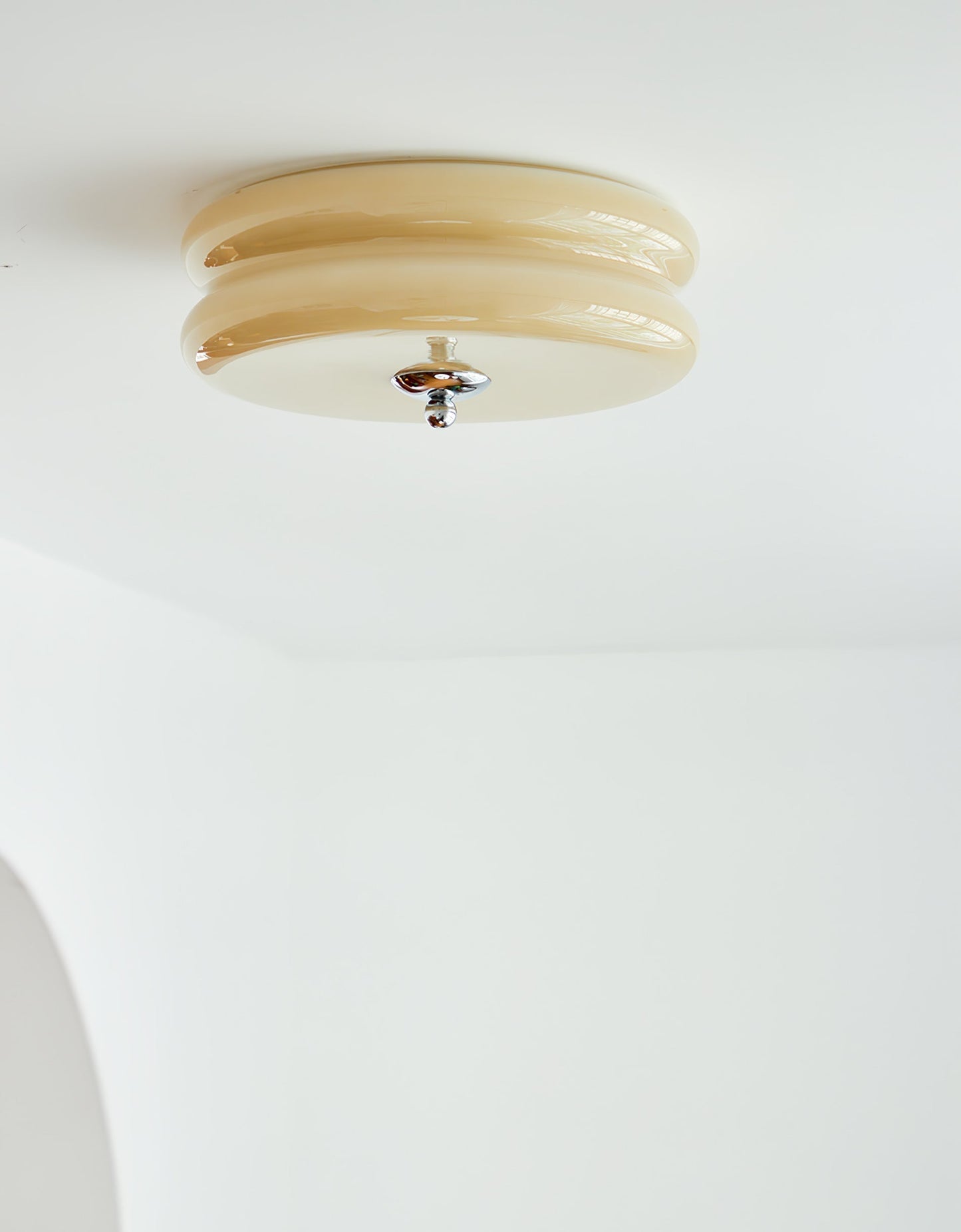 Messing & Creme Glas Deckenleuchte | Halbmontierte Retro Lampe