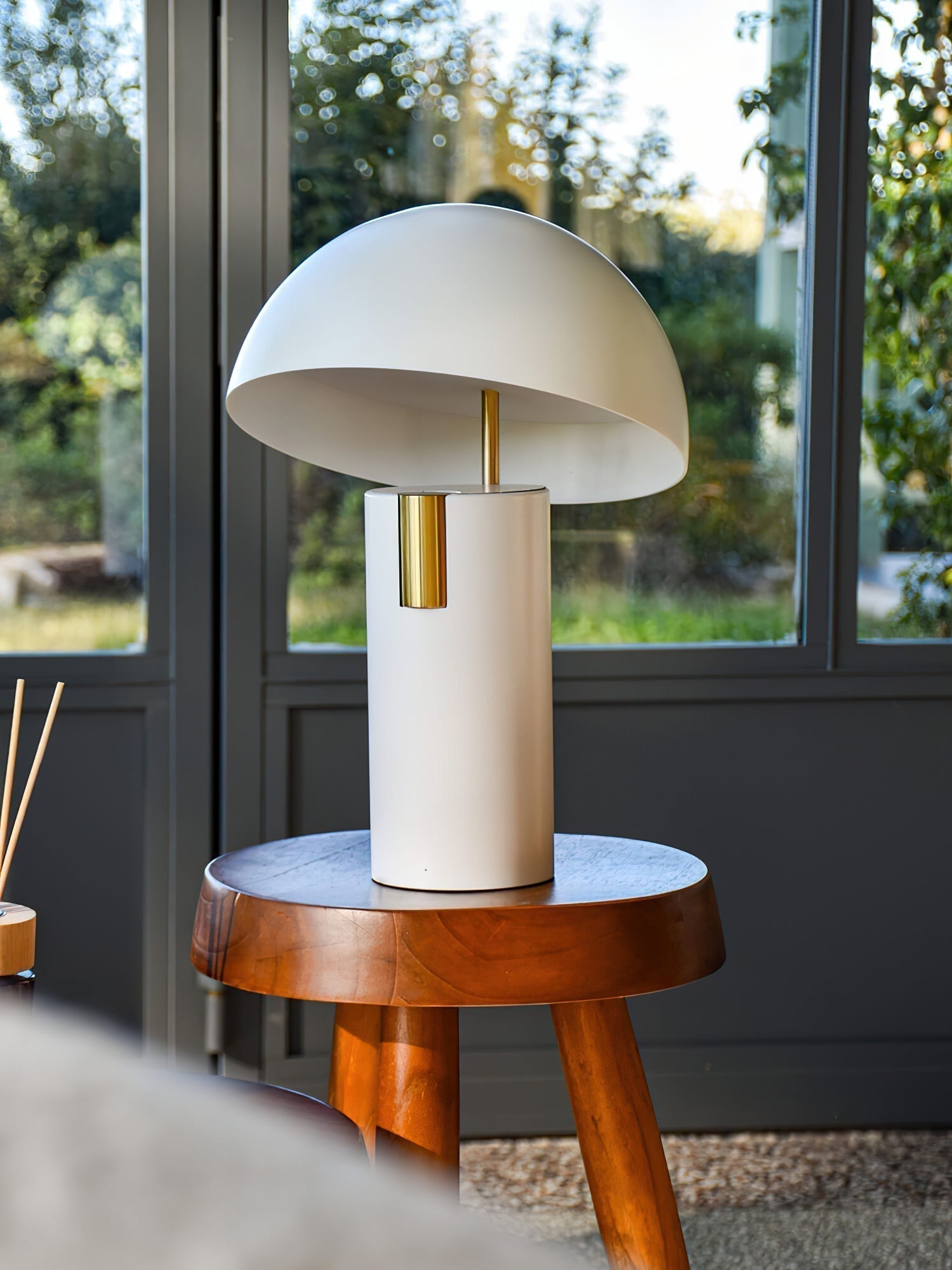 Tischlampe mit Geneigtem Schirm – Stilvolles Design