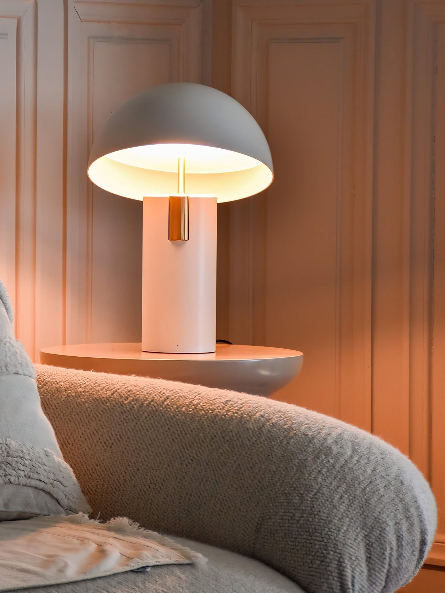 Tischlampe mit Geneigtem Schirm – Stilvolles Design