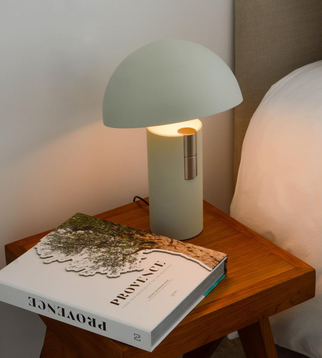 Tischlampe mit Geneigtem Schirm – Stilvolles Design