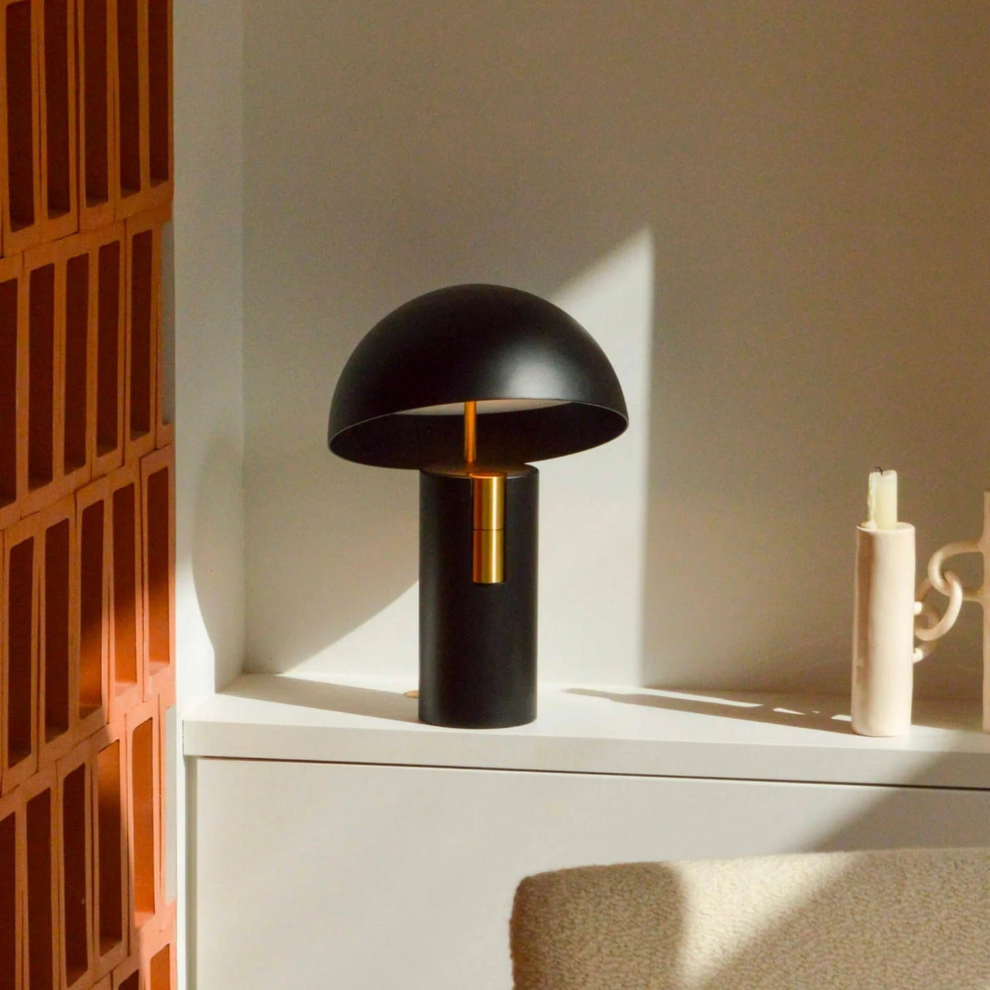 Tischlampe mit Geneigtem Schirm – Stilvolles Design