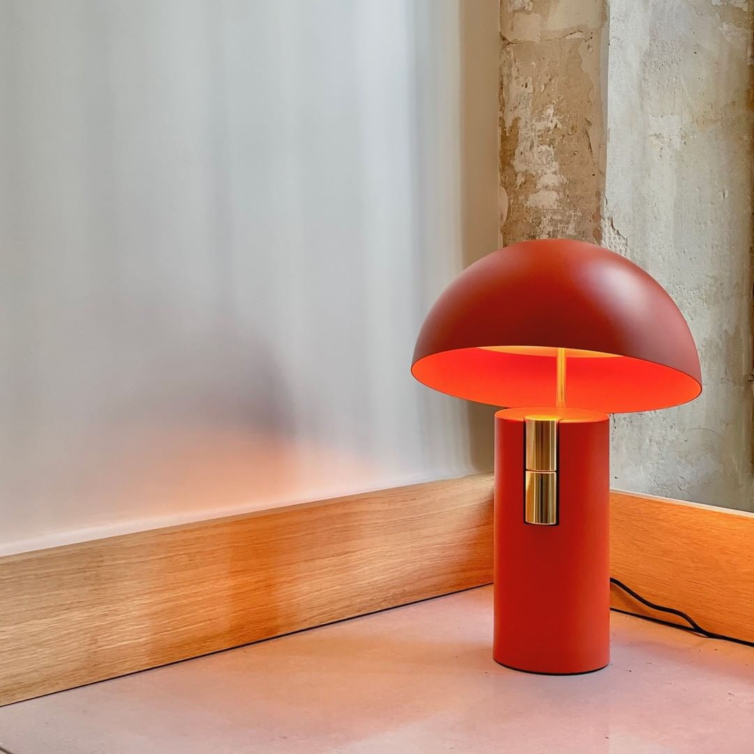 Tischlampe mit Geneigtem Schirm – Stilvolles Design
