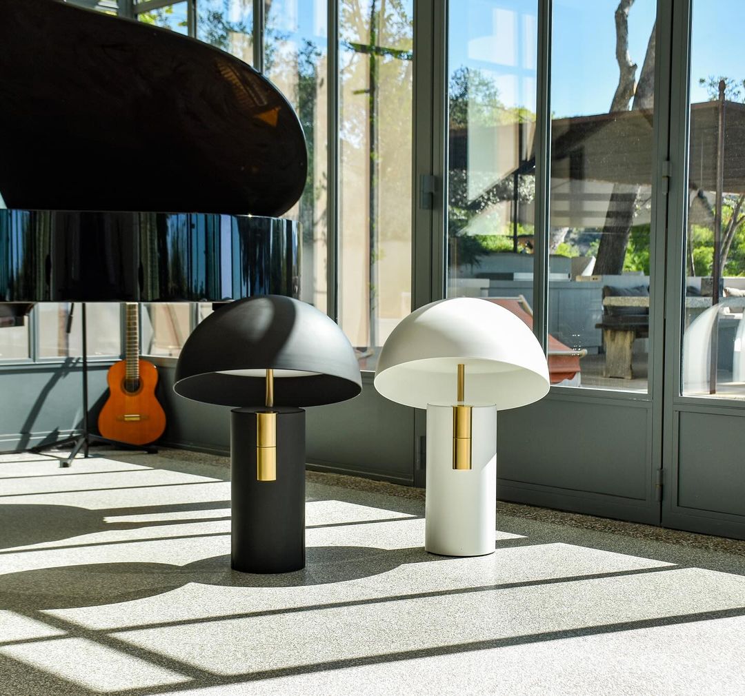 Tischlampe mit Geneigtem Schirm – Stilvolles Design