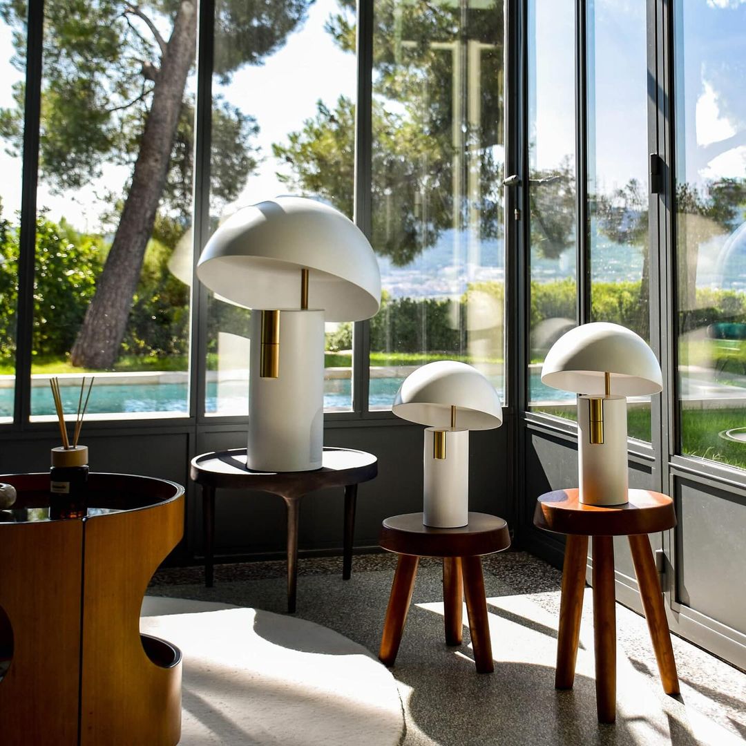 Tischlampe mit Geneigtem Schirm – Stilvolles Design