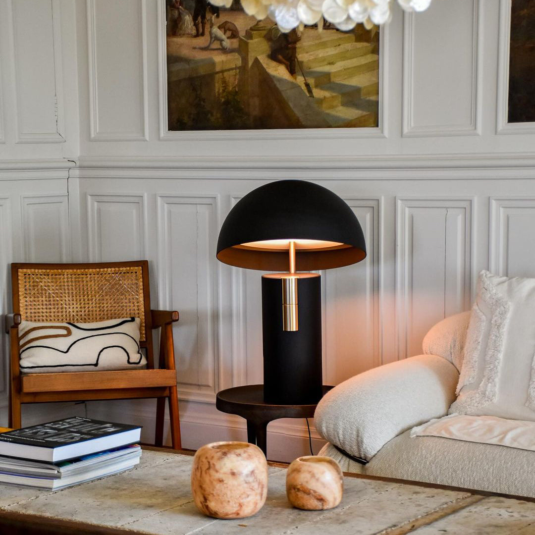 Tischlampe mit Geneigtem Schirm – Stilvolles Design