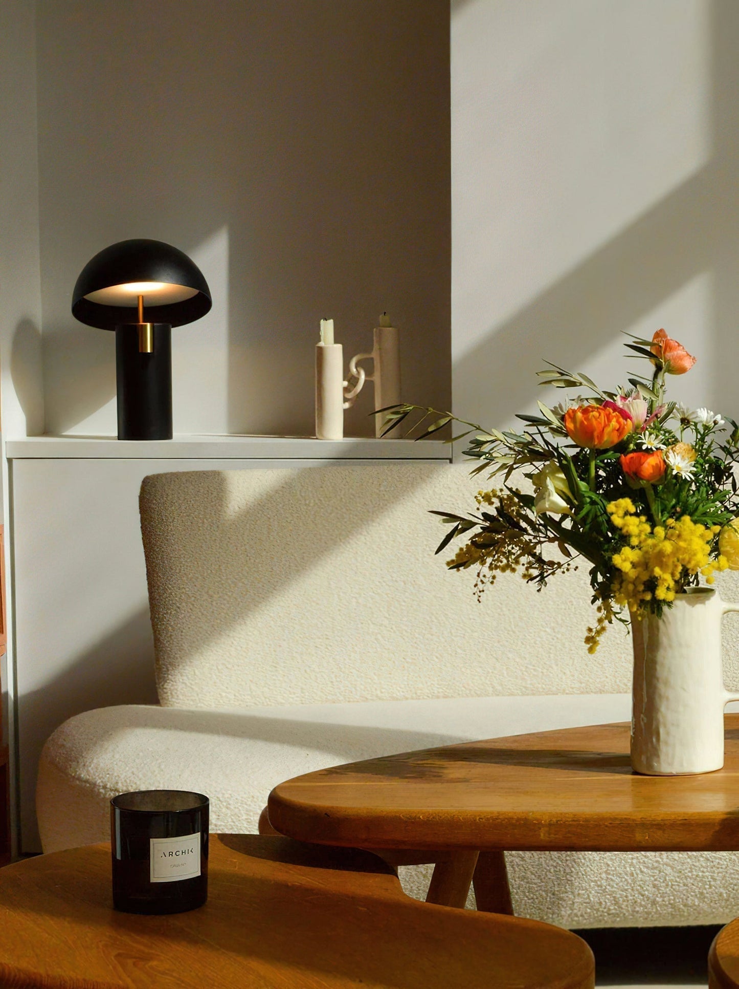 Tischlampe mit Geneigtem Schirm – Stilvolles Design