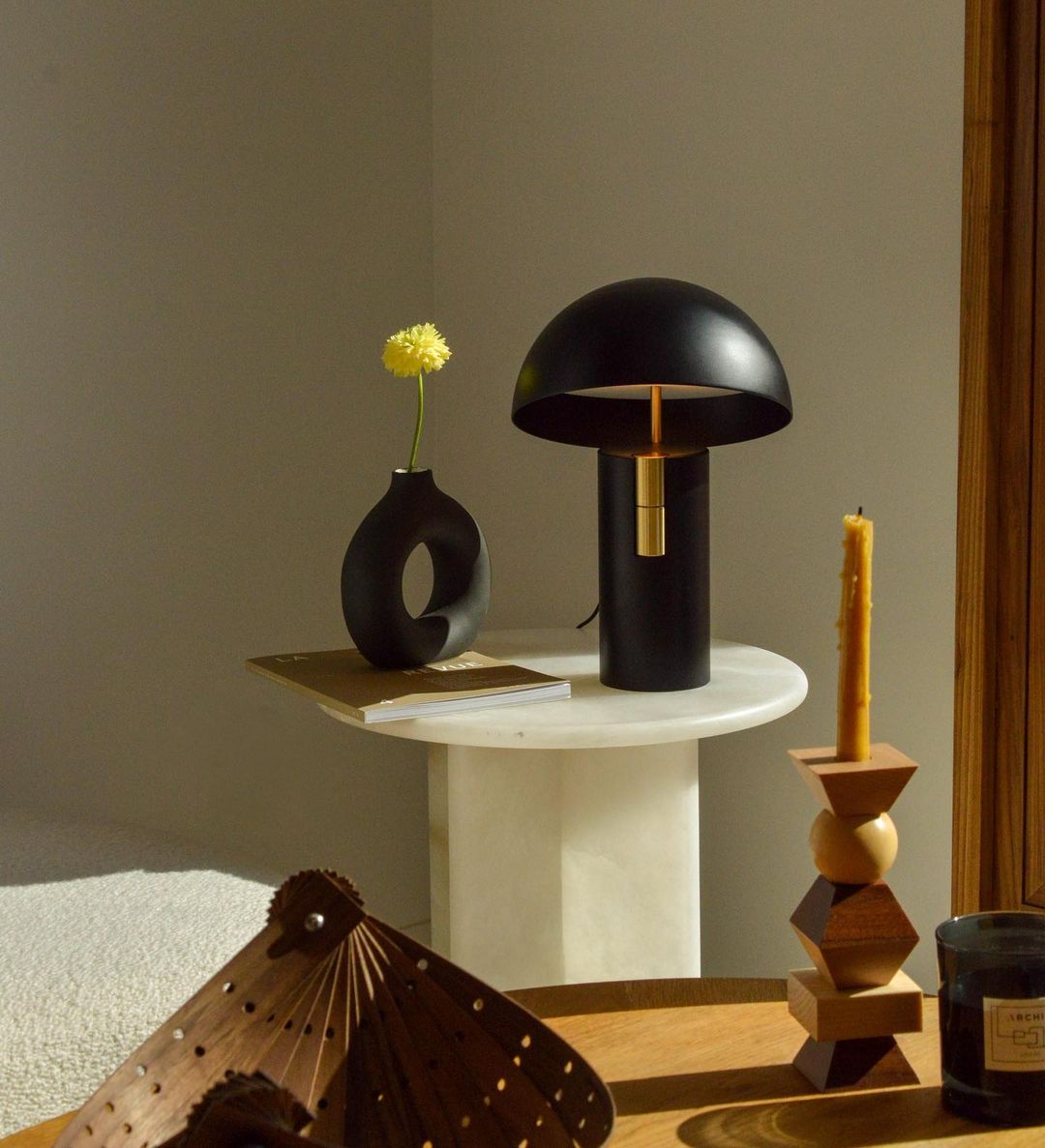 Tischlampe mit Geneigtem Schirm – Stilvolles Design