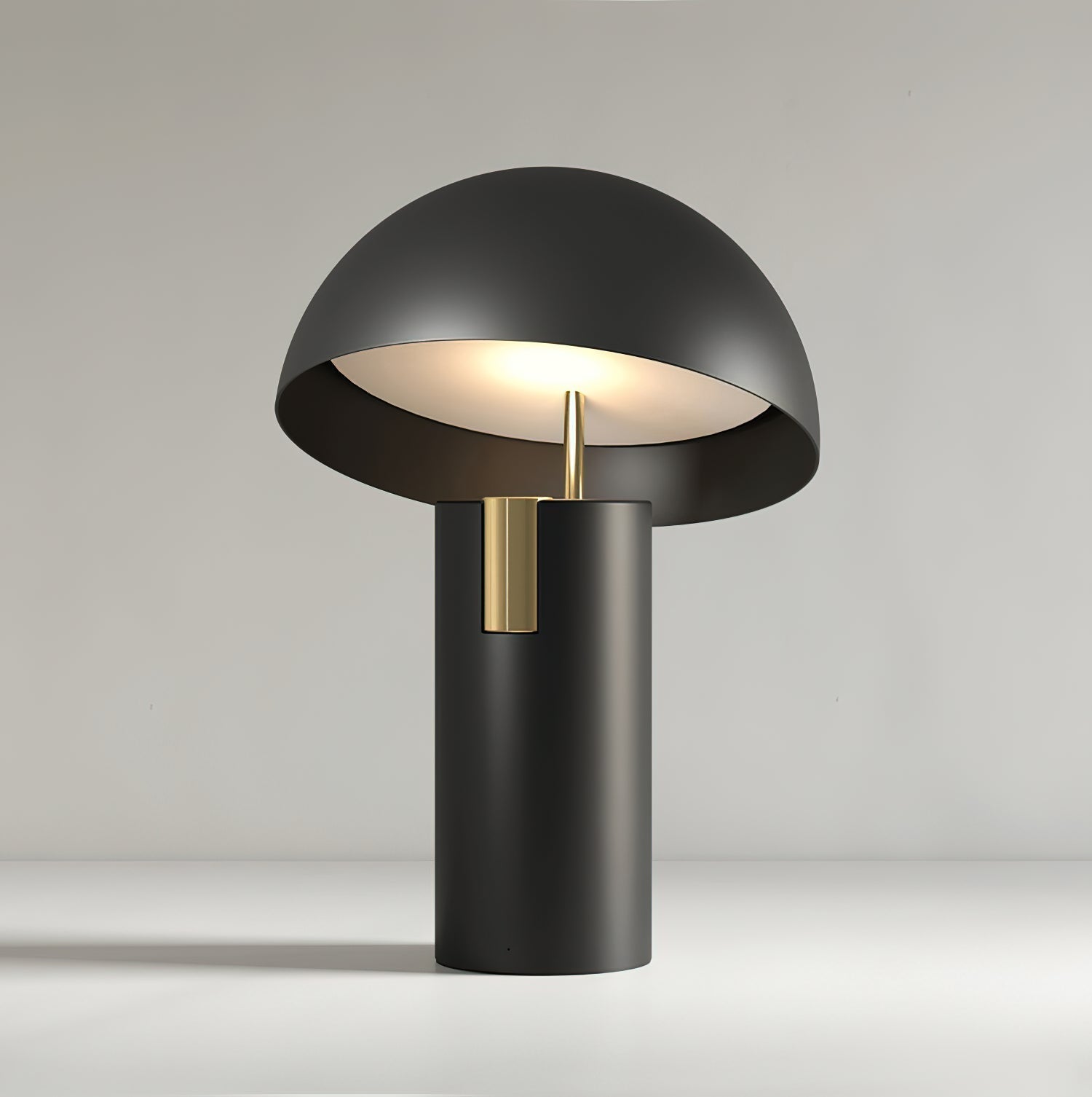 Tischlampe mit Geneigtem Schirm – Stilvolles Design