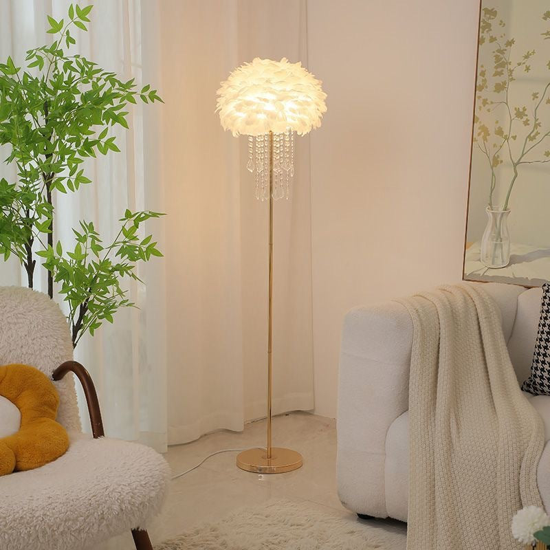Skandinavische Stehlampe Mit Feder- Und Kristalllampe