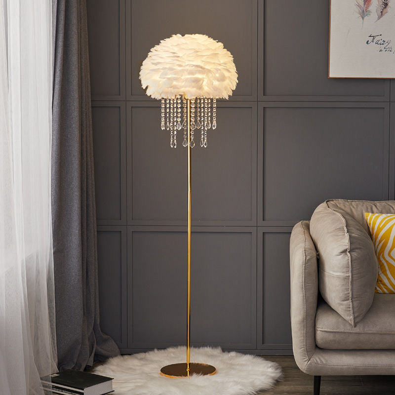 Skandinavische Stehlampe Mit Feder- Und Kristalllampe