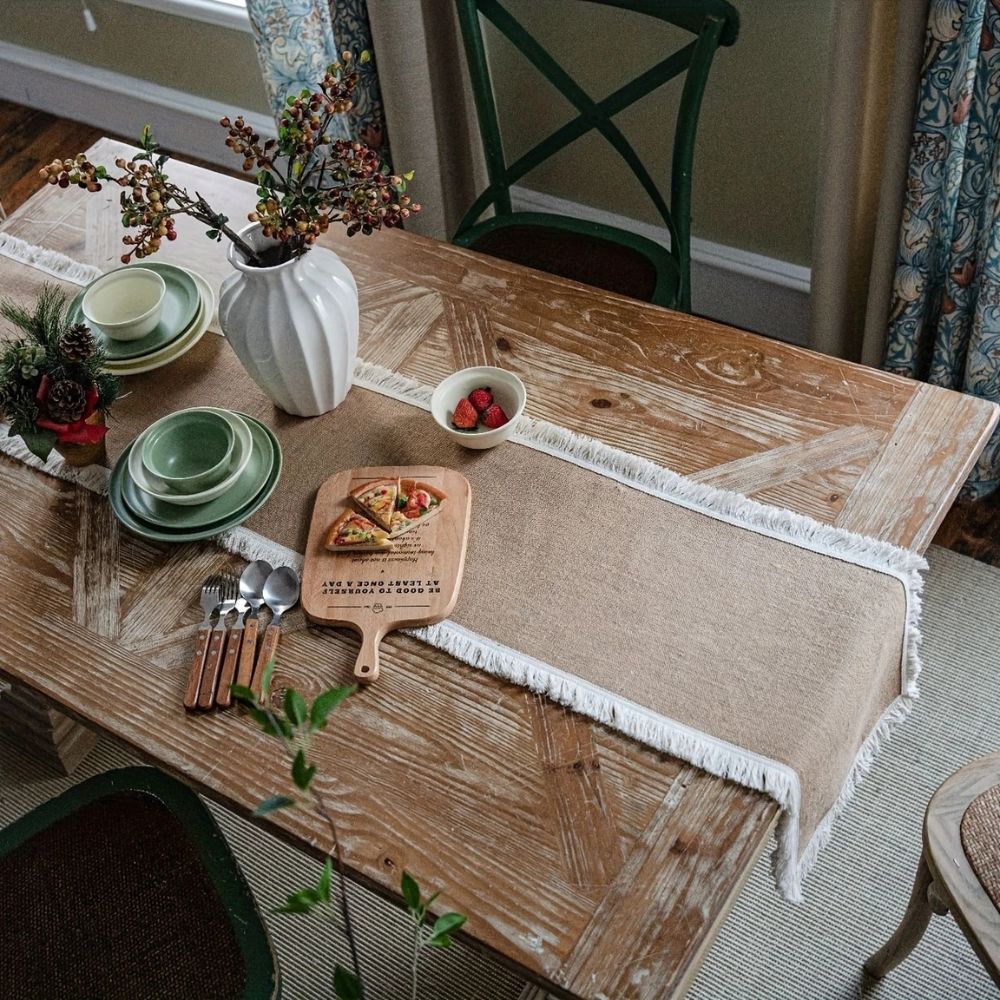 Rustikaler Jute-Tischläufer im Boho-Charme