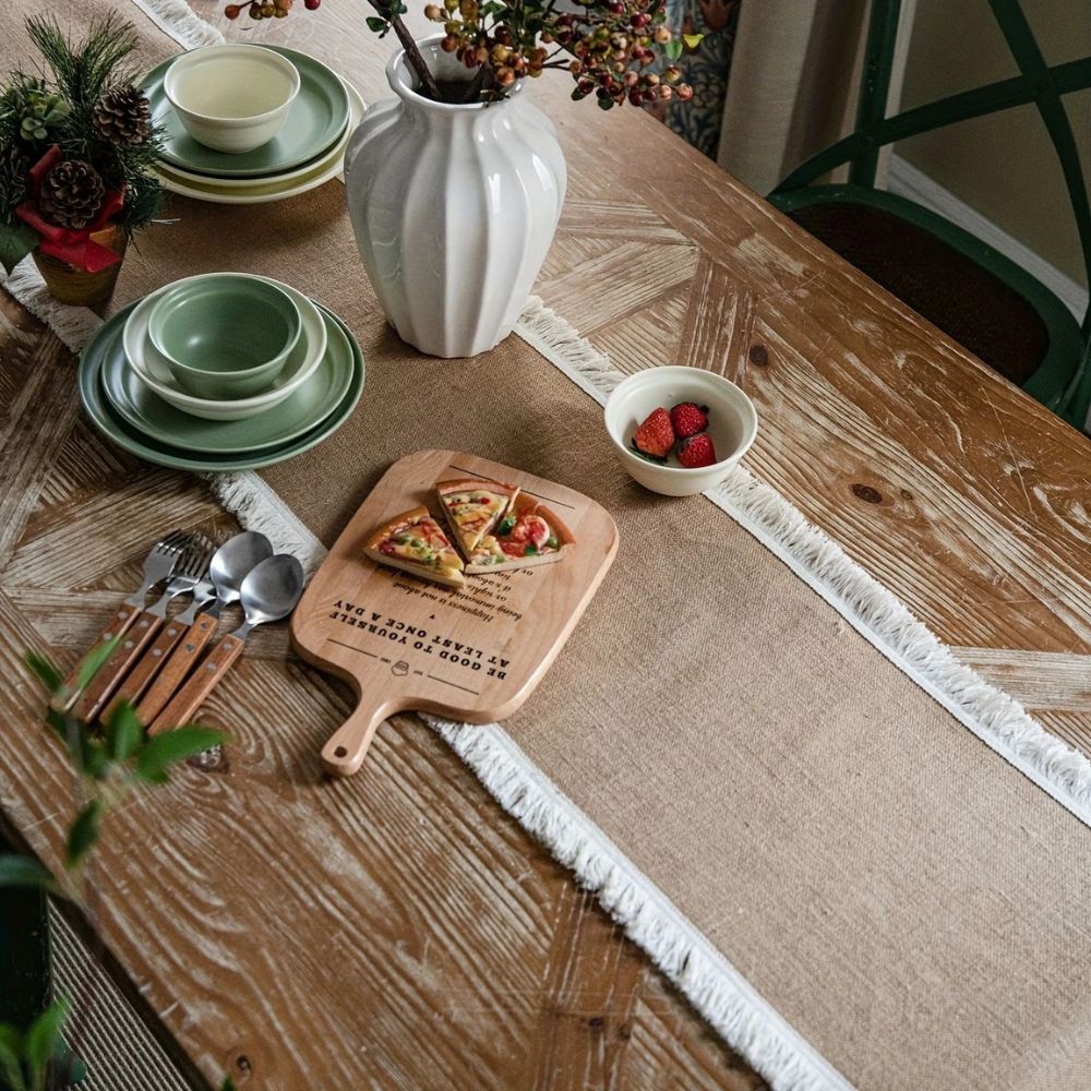 Rustikaler Jute-Tischläufer im Boho-Charme