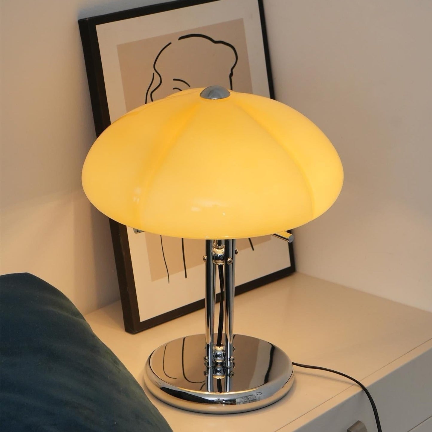 Moderne Bauhaus Tischlampe in Pilzform