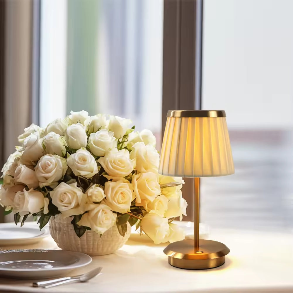 Stilvolle Tischlampe Mit Klassischem Charme