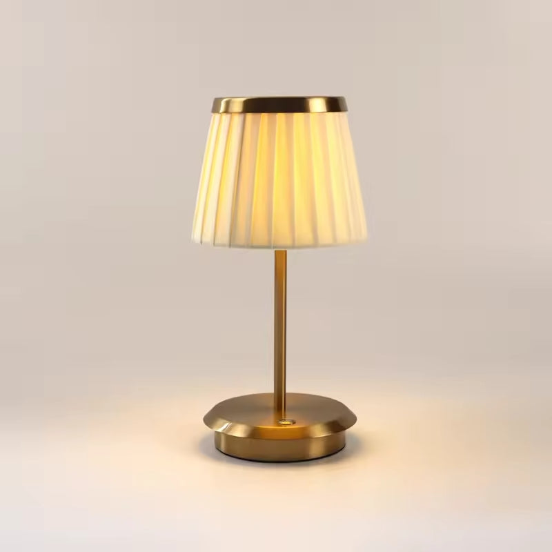 Stilvolle Tischlampe Mit Klassischem Charme