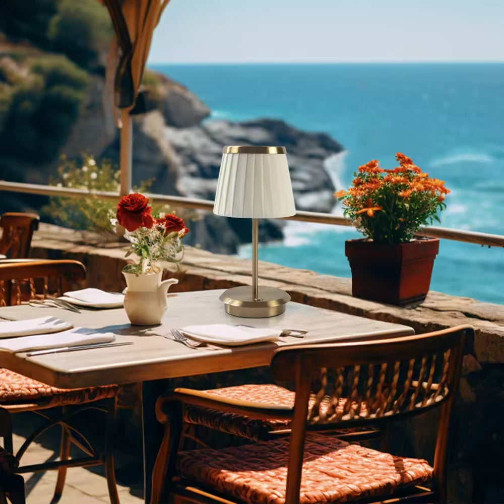 Stilvolle Tischlampe Mit Klassischem Charme