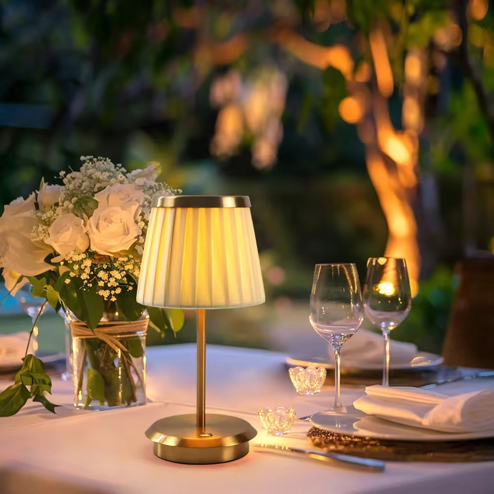 Stilvolle Tischlampe Mit Klassischem Charme