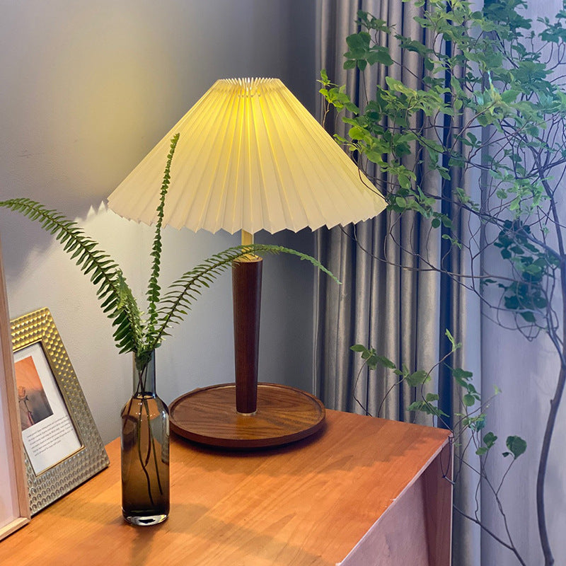 Plissierte Holz-Tischlampe im Vintage-Stil