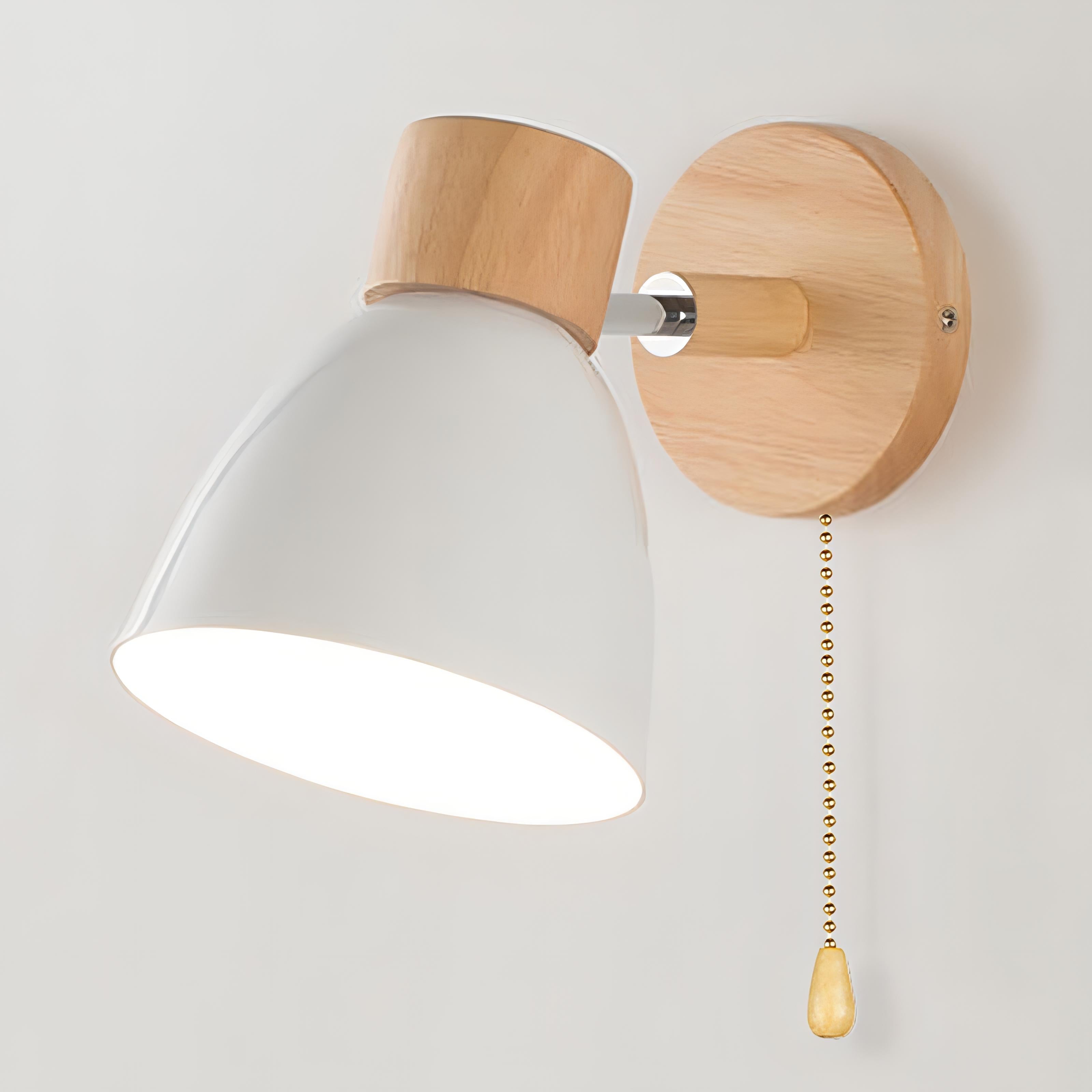 Nordic Design Wandlampe aus Holz mit Hängendem Schalter