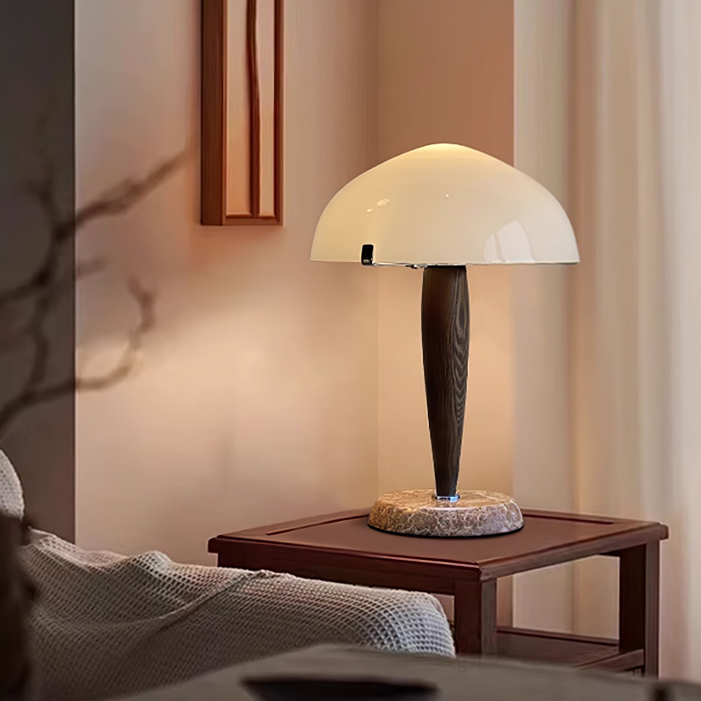 Minimalistische Nachttischlampe im Mid-Century Design