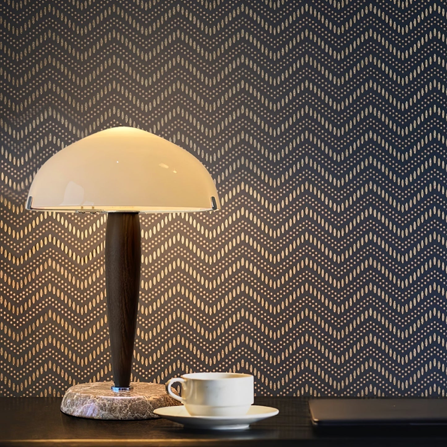 Minimalistische Nachttischlampe im Mid-Century Design