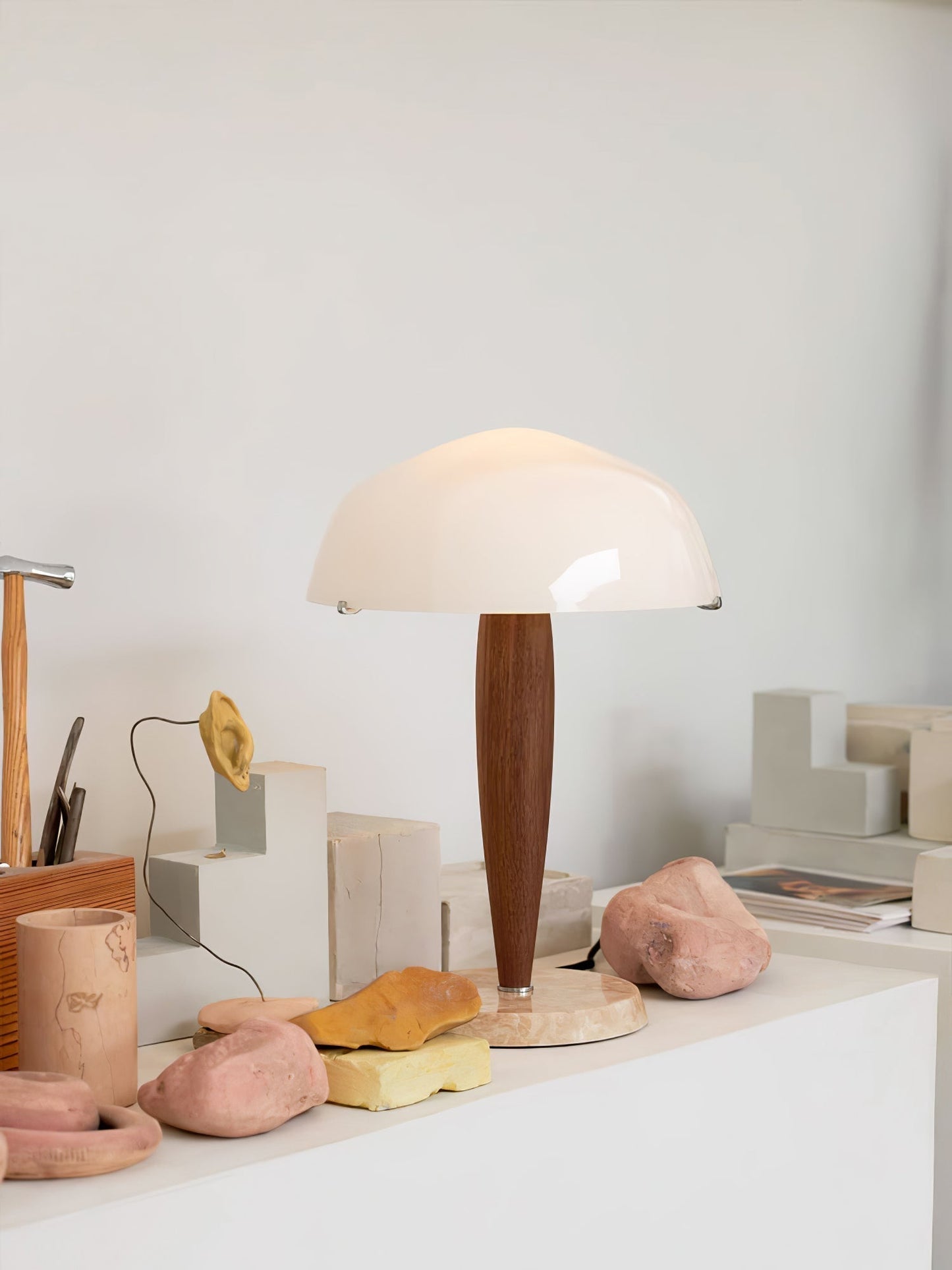 Minimalistische Nachttischlampe im Mid-Century Design