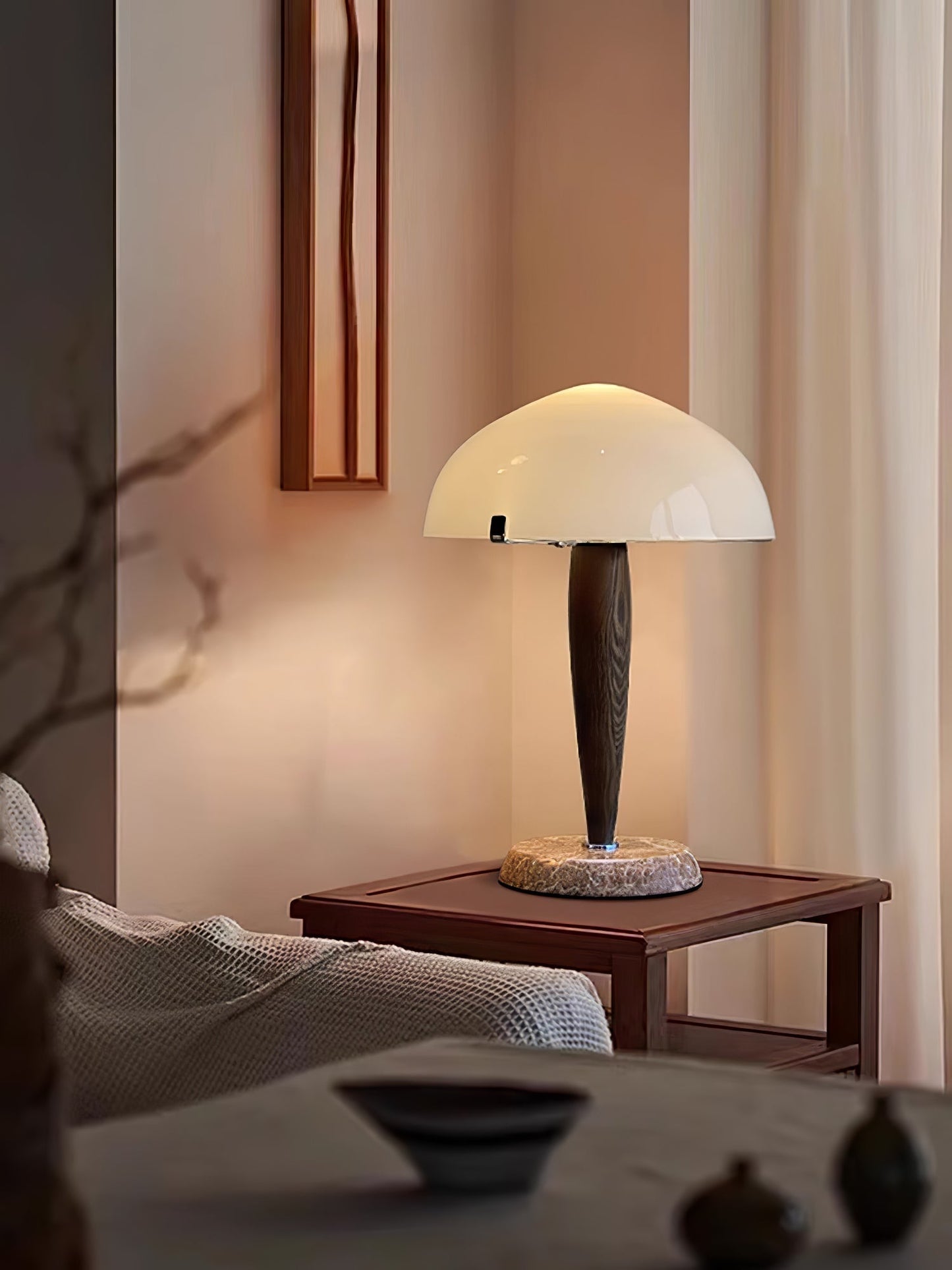 Minimalistische Nachttischlampe im Mid-Century Design