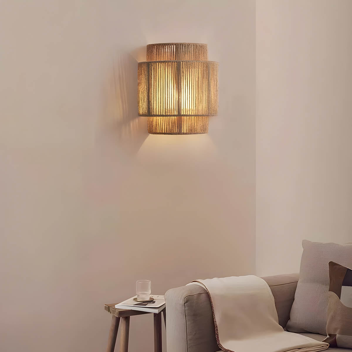 Geflochtene Japanische Rattan-Wandlampe