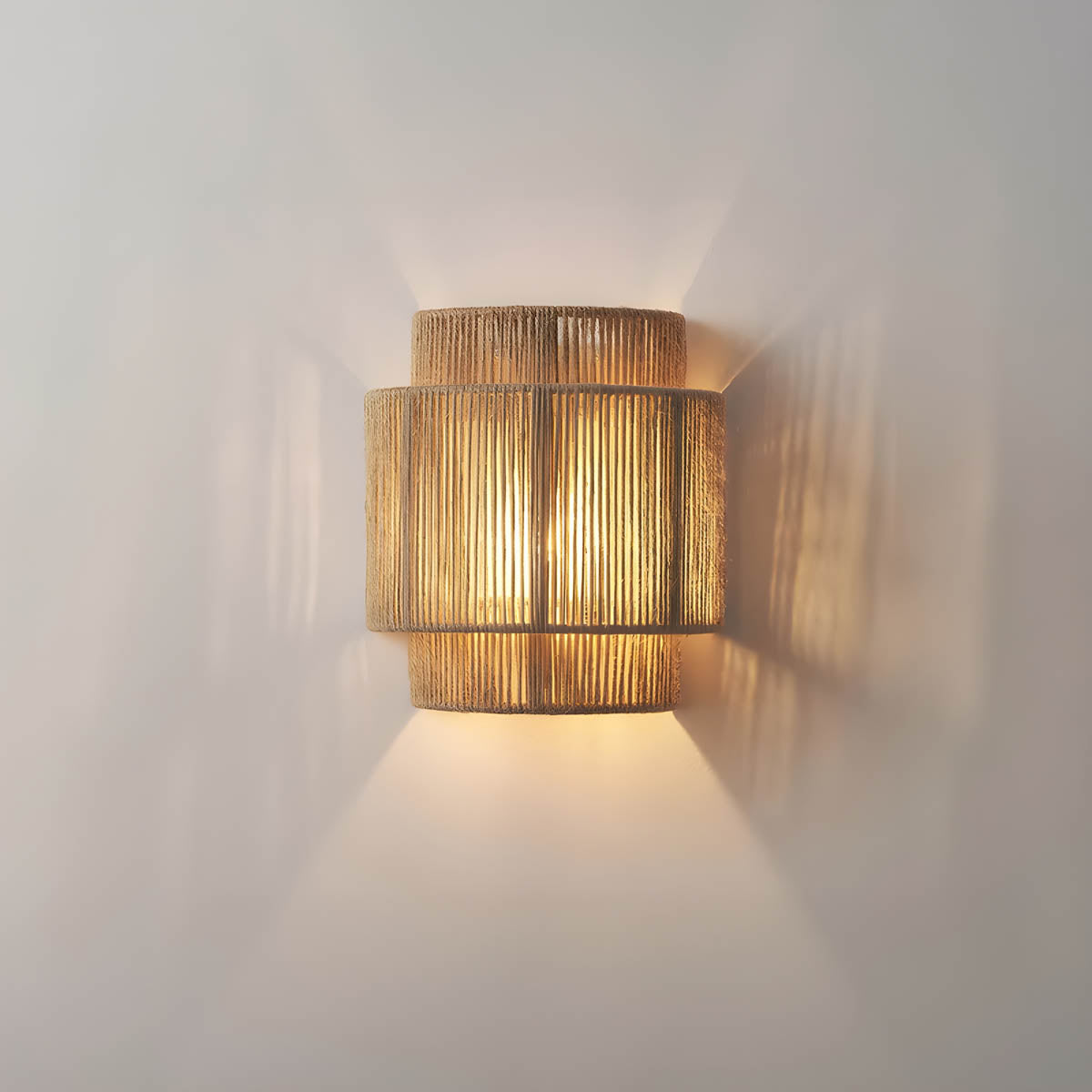 Geflochtene Japanische Rattan-Wandlampe