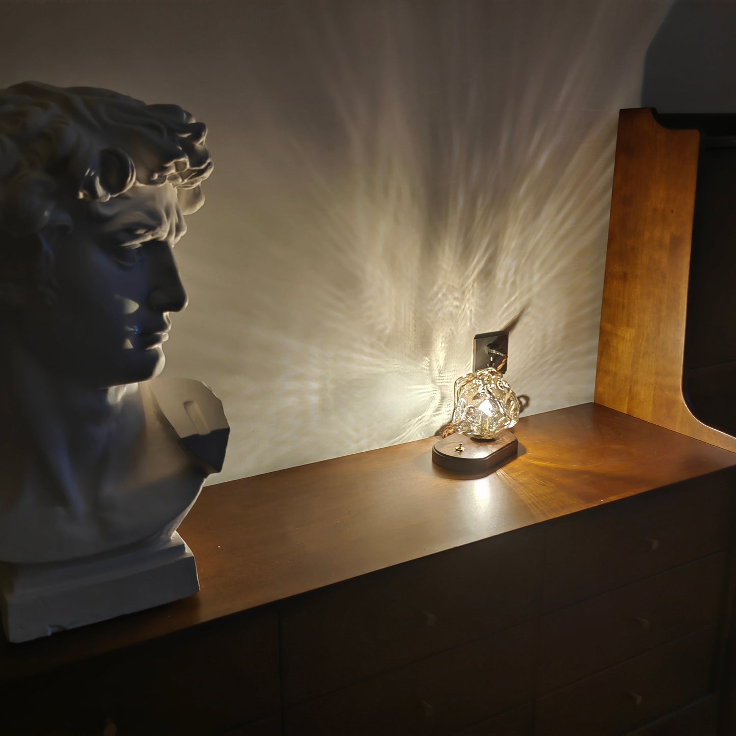 Stilvolle Tischlampe Eisstein Glas