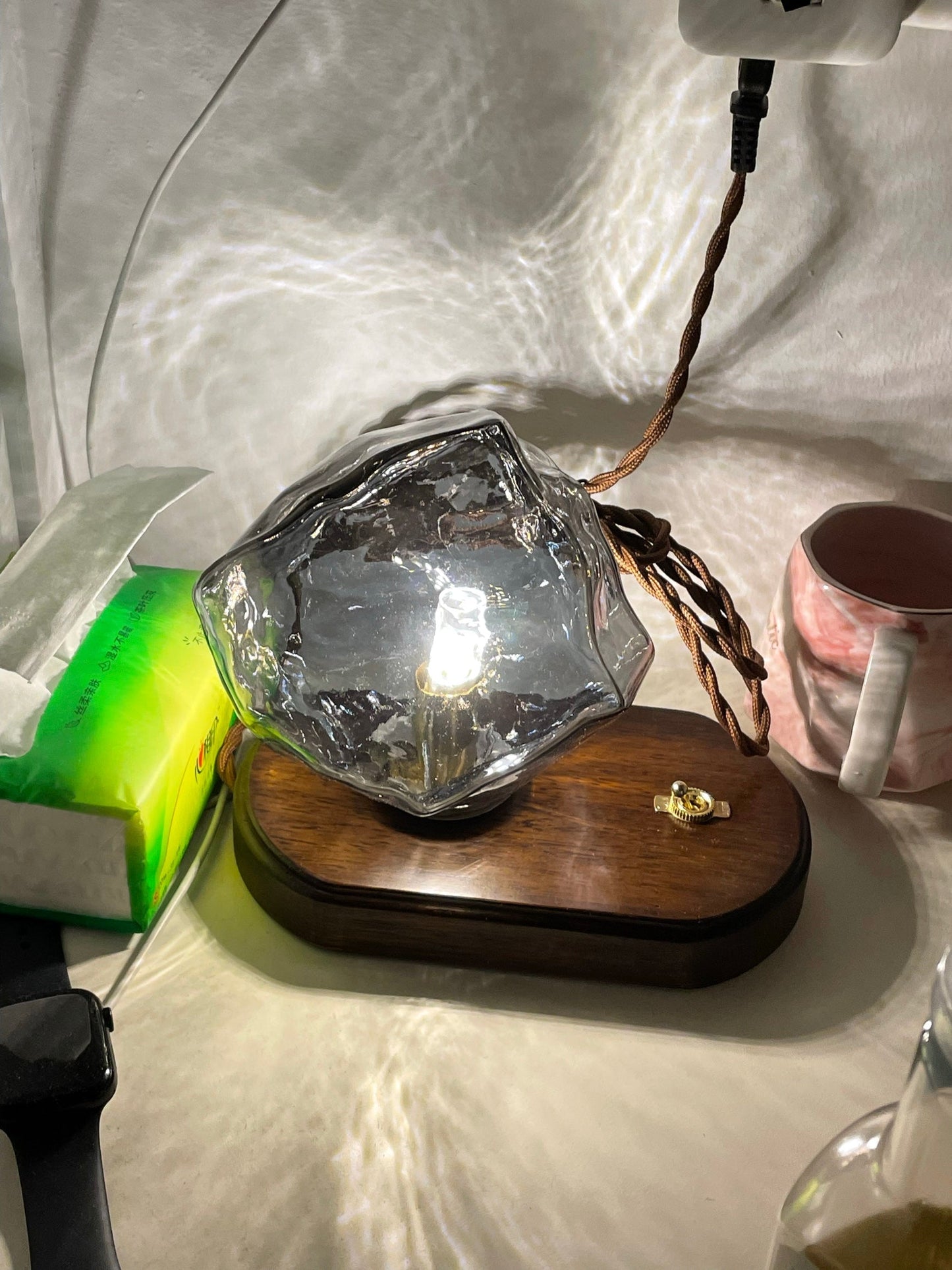 Stilvolle Tischlampe Eisstein Glas