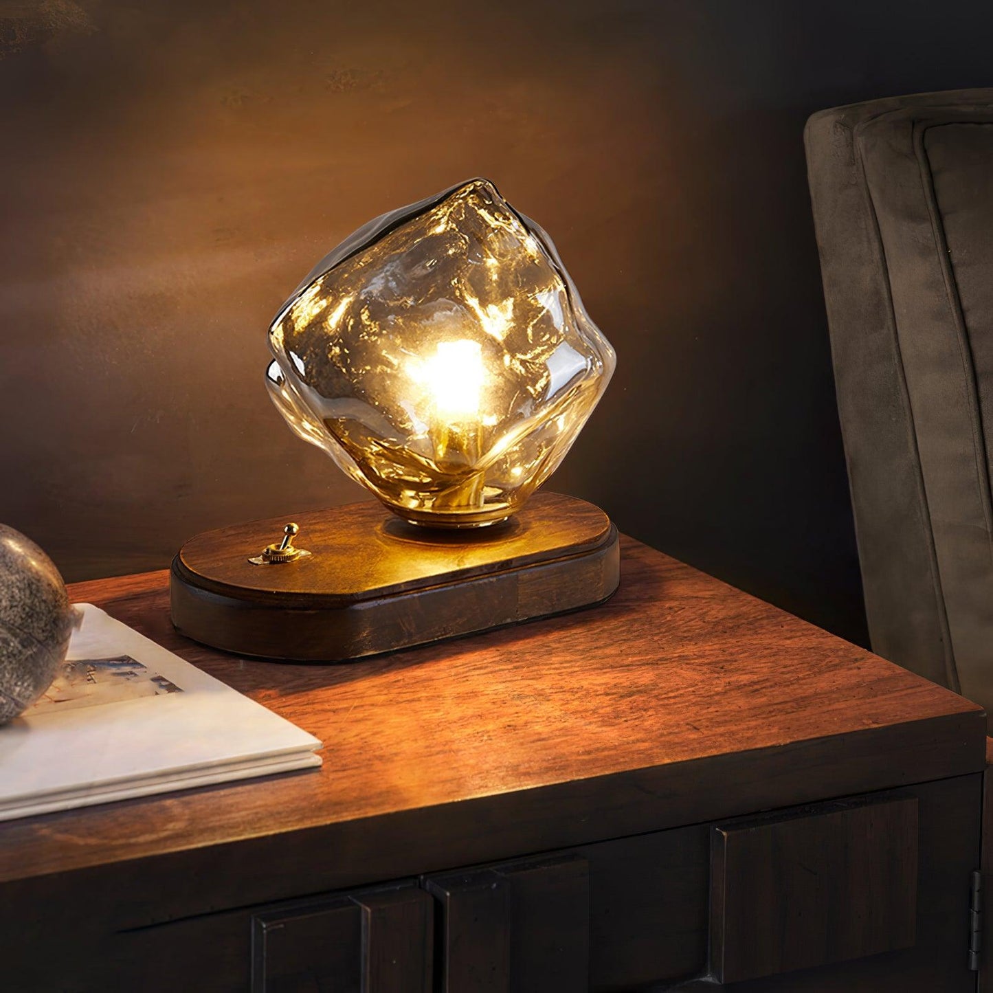 Stilvolle Tischlampe Eisstein Glas