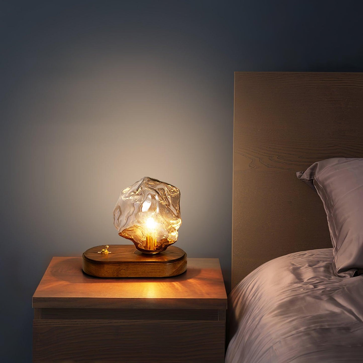 Stilvolle Tischlampe Eisstein Glas
