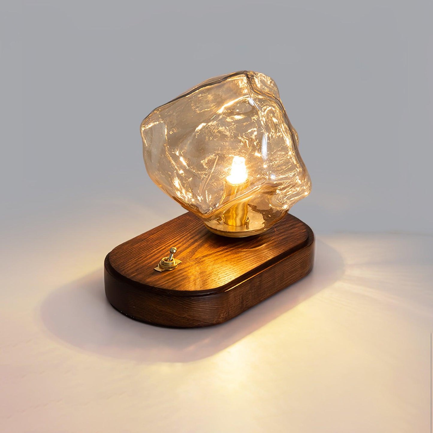 Stilvolle Tischlampe Eisstein Glas