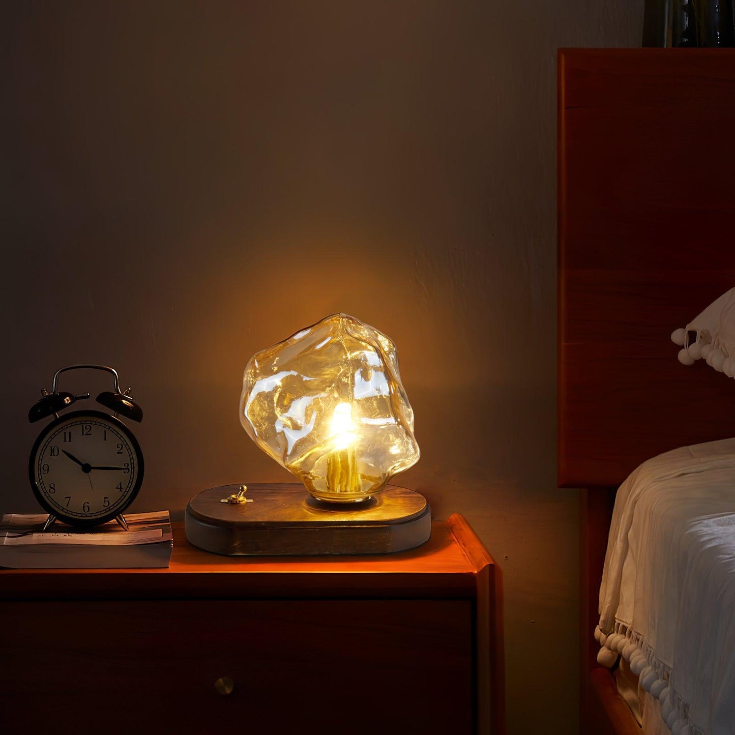 Stilvolle Tischlampe Eisstein Glas