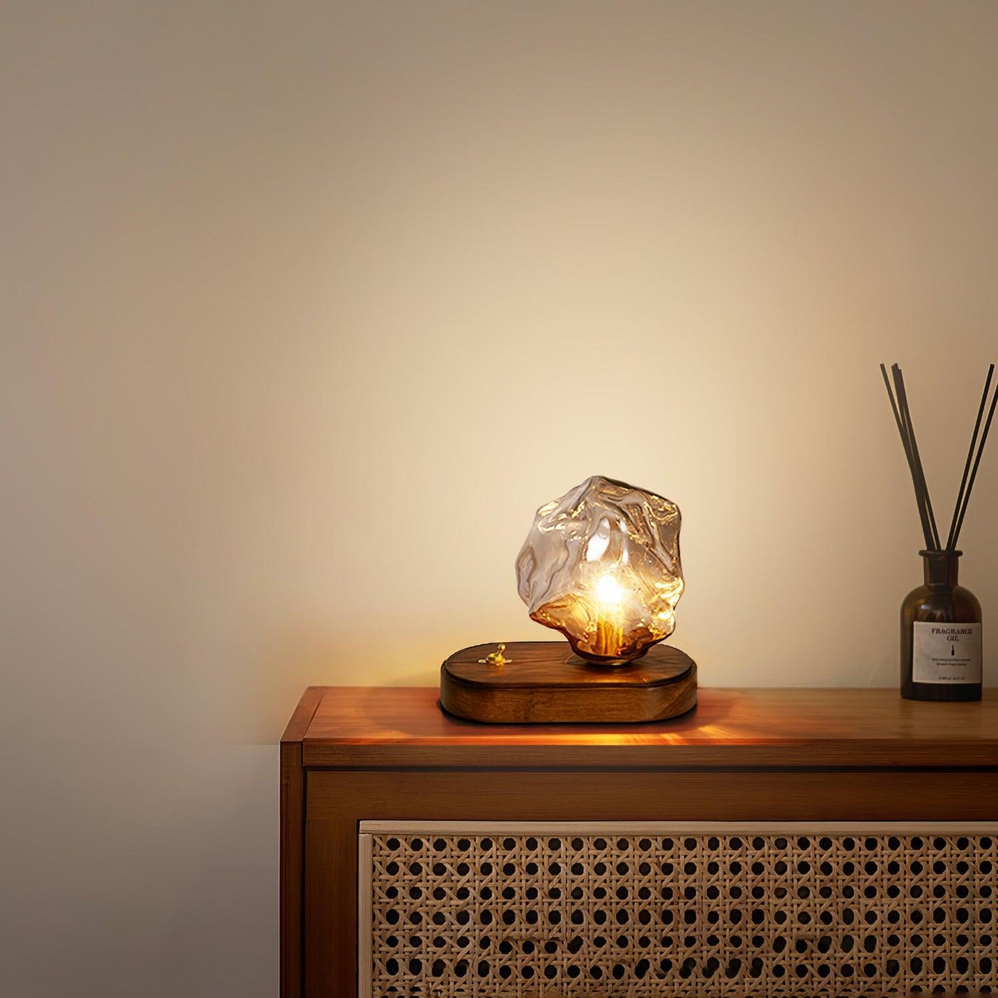 Stilvolle Tischlampe Eisstein Glas