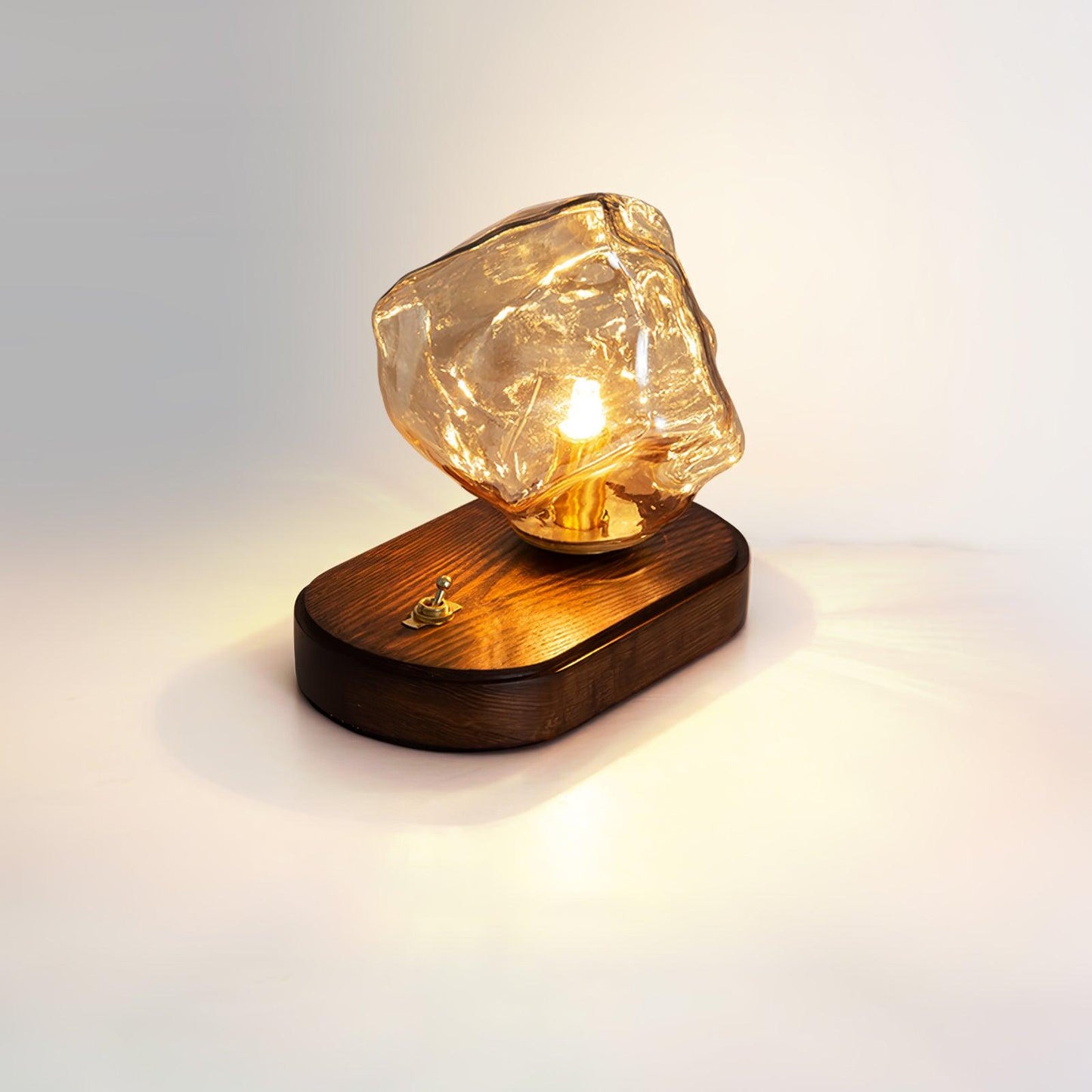 Stilvolle Tischlampe Eisstein Glas