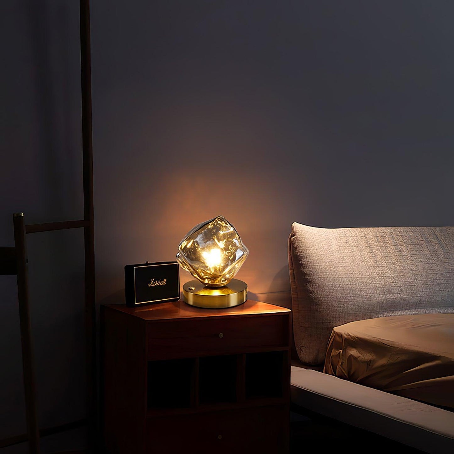 Stilvolle Tischlampe Eisstein Glas