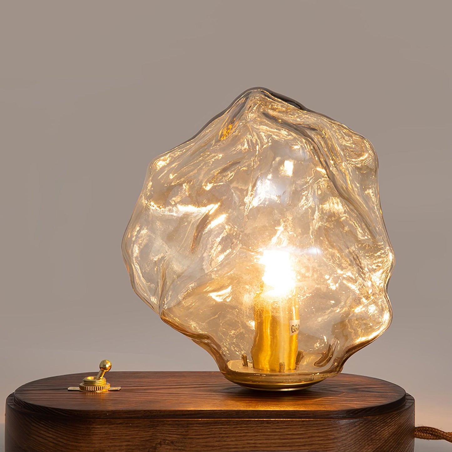 Stilvolle Tischlampe Eisstein Glas
