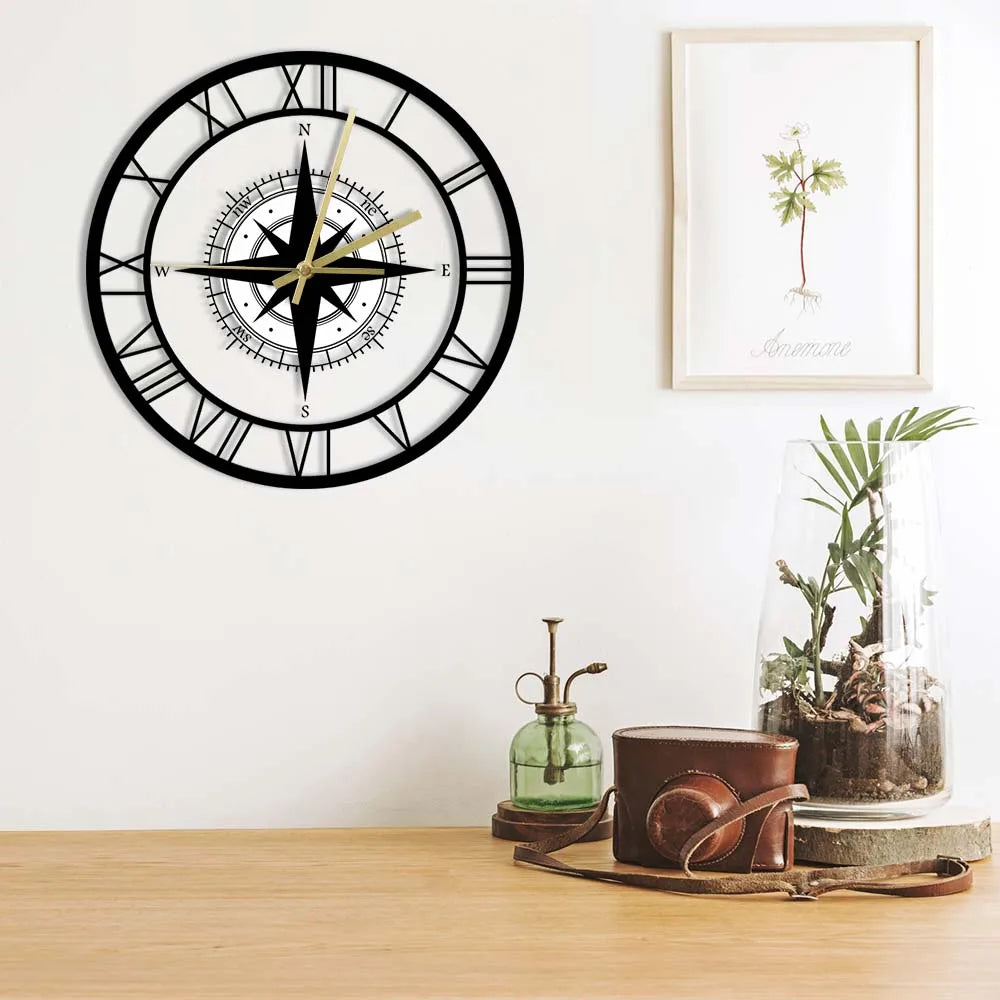 Stilvolle Wanduhr mit Nautischem Kompass-Motiv